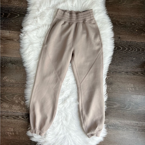 NWT! Abercrombie Fitch YPB Neoknit Jogger Sweatpants XXS Short Beige Tan - Picture 1 of 10